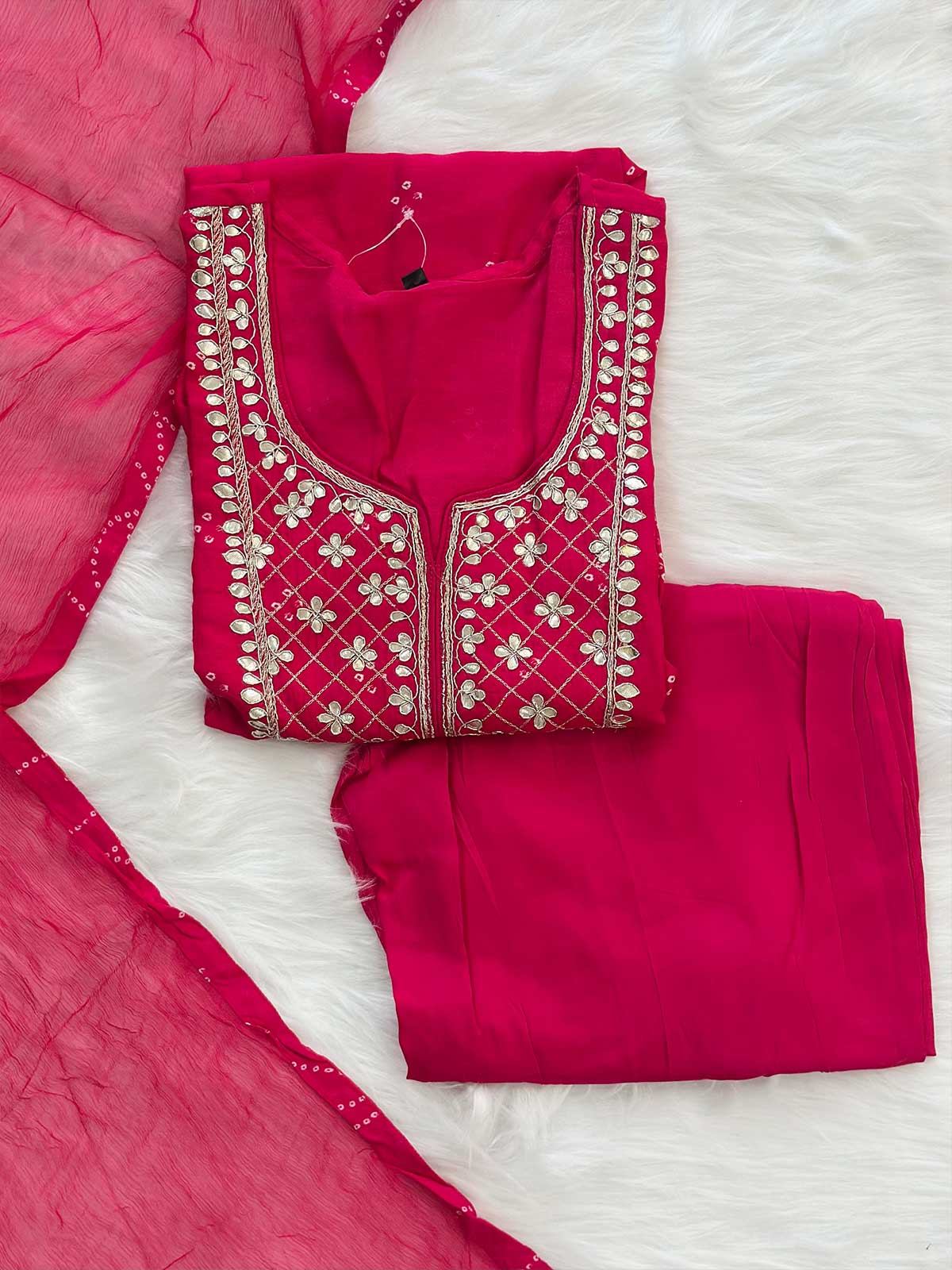Gulabi Rivaaz Suit