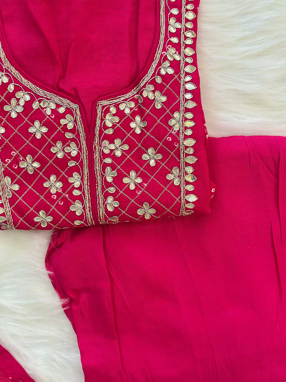 Gulabi Rivaaz Suit