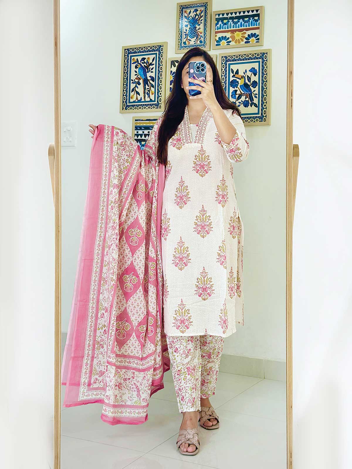 Gulaabi Raahi Suit