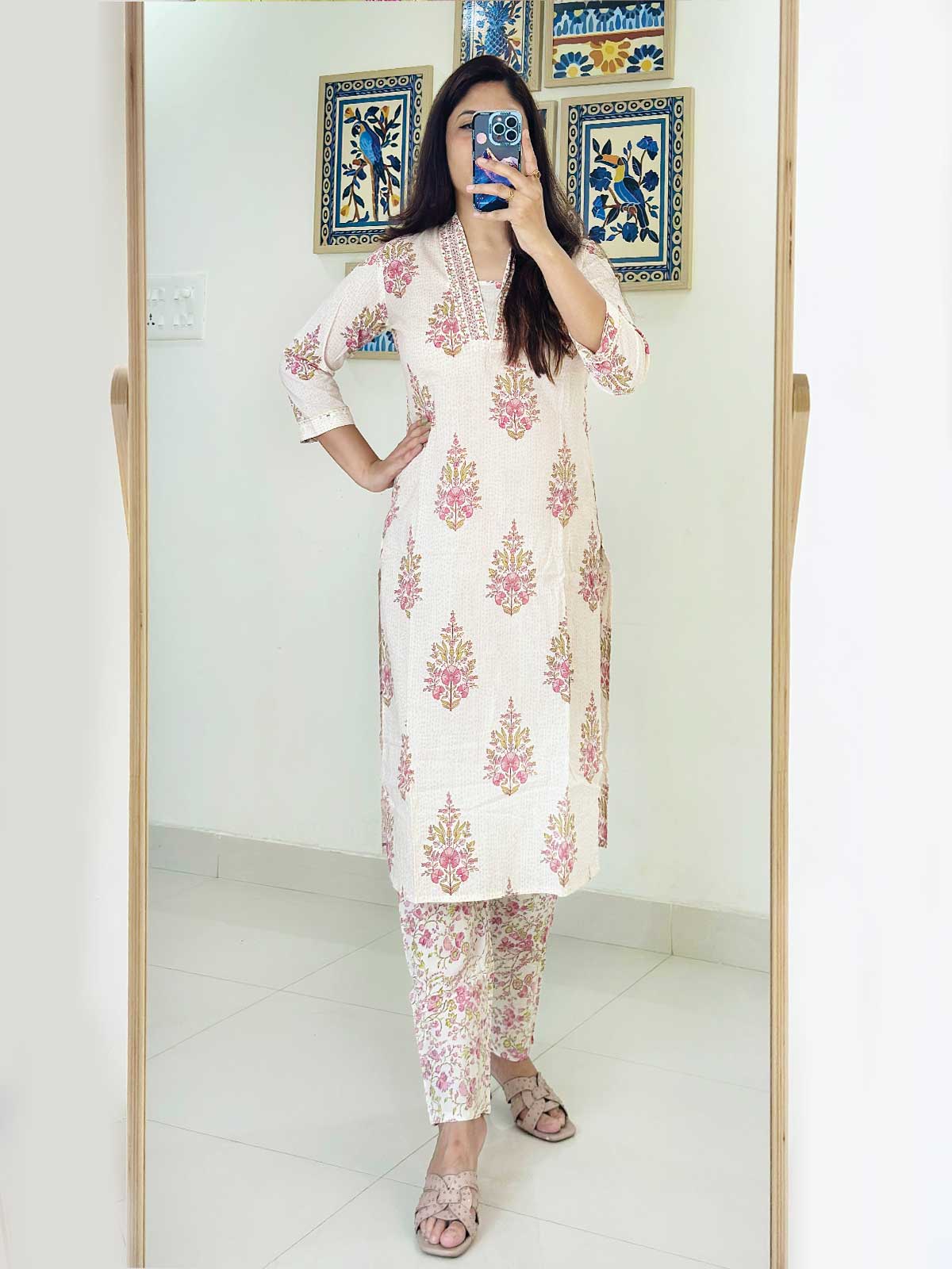 Gulaabi Raahi Suit