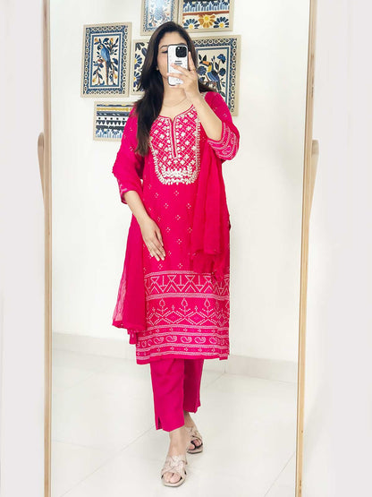 Gulabi Rivaaz Suit