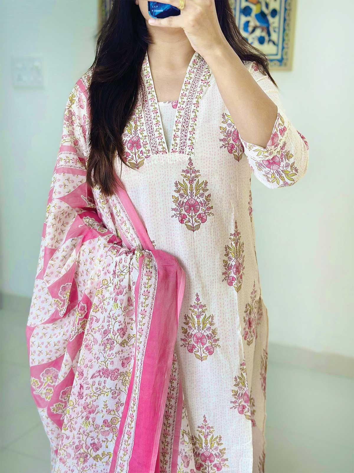 Gulaabi Raahi Suit