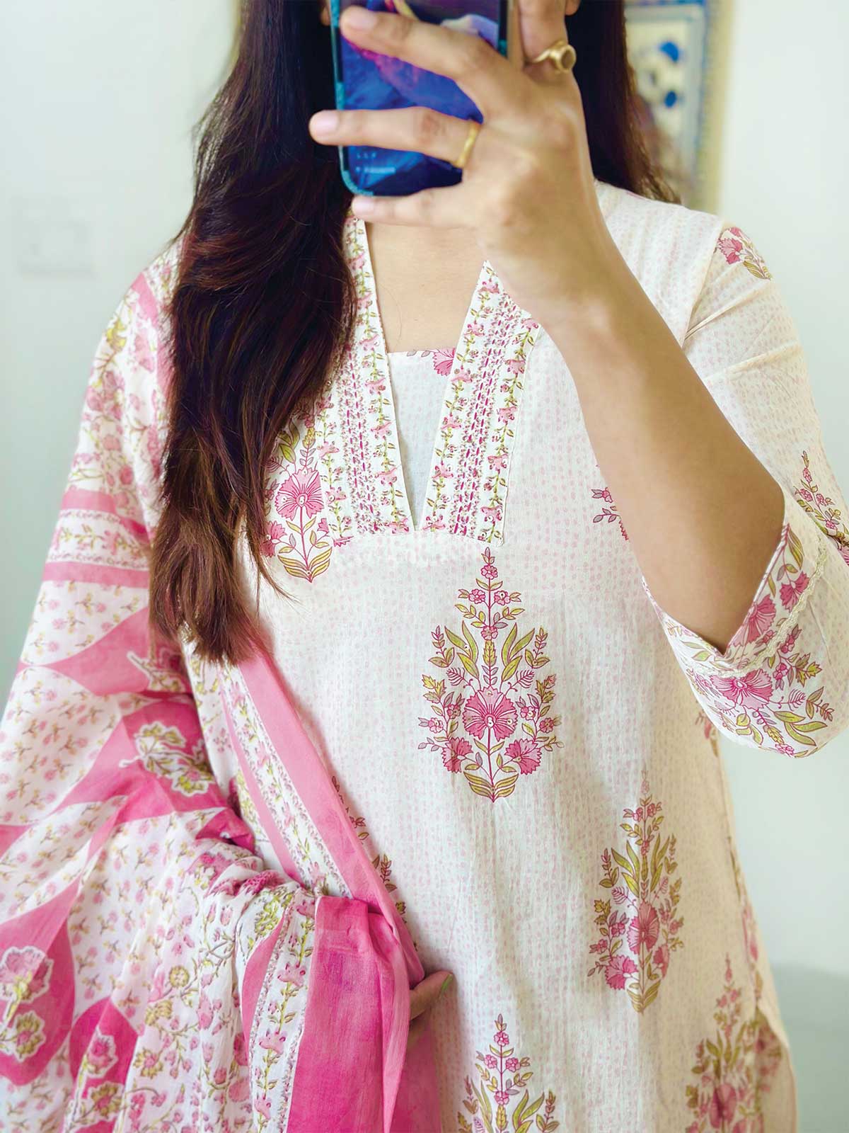 Gulaabi Raahi Suit